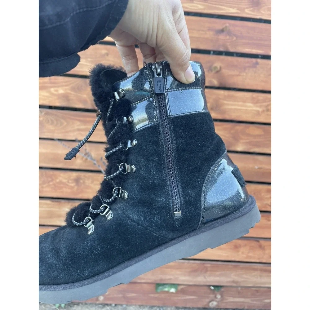 UGG Viki Boots Black‎ Sheepskin Lined *Size 6